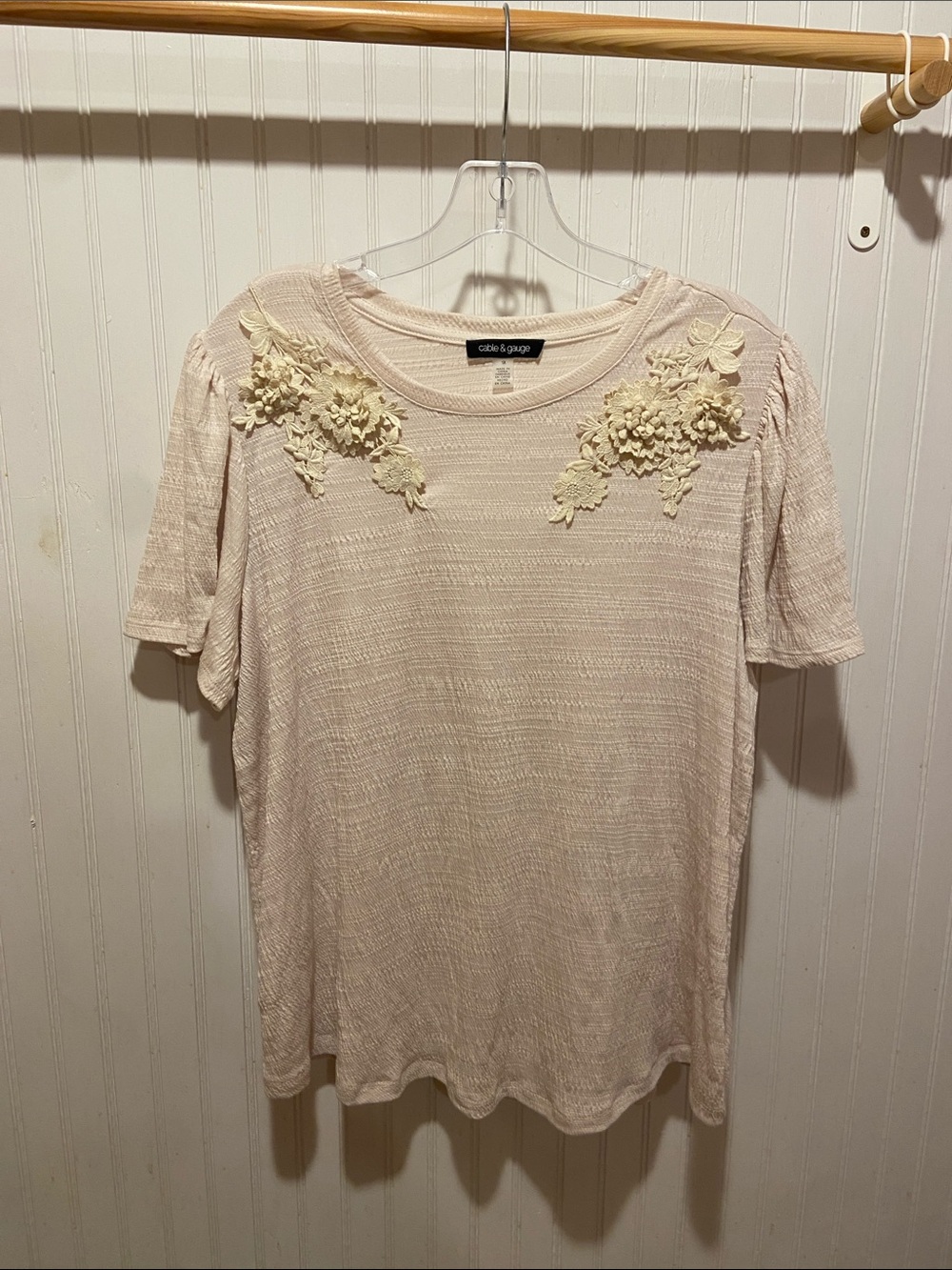 Cable & Gauge Cream Floral Applique Short Sleeve Top